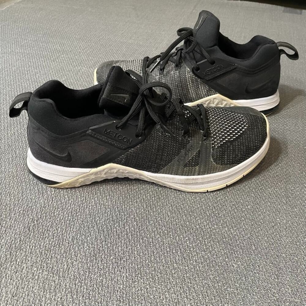 Nike Womens Metcon Black and White Athletic Shoes